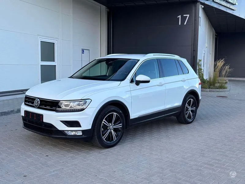 Volkswagen Tiguan - 1