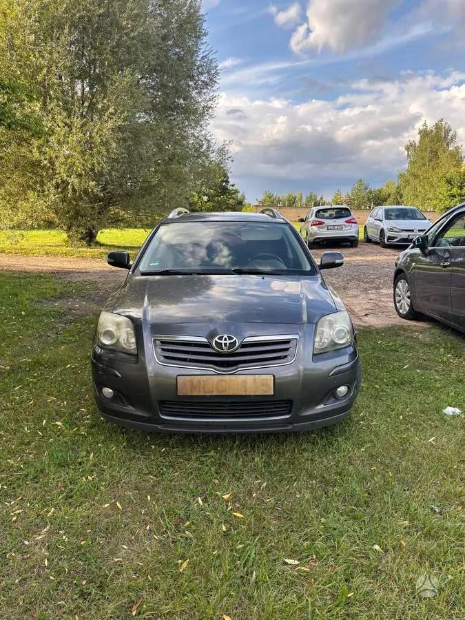Toyota Avensis - 1