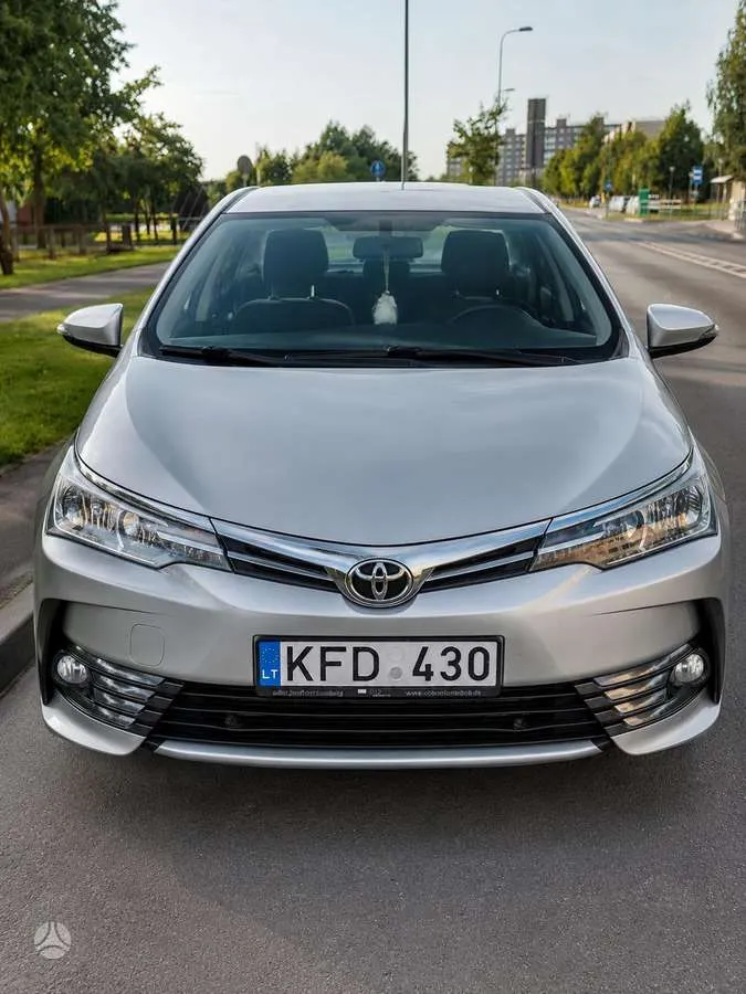 Toyota Corolla - 1
