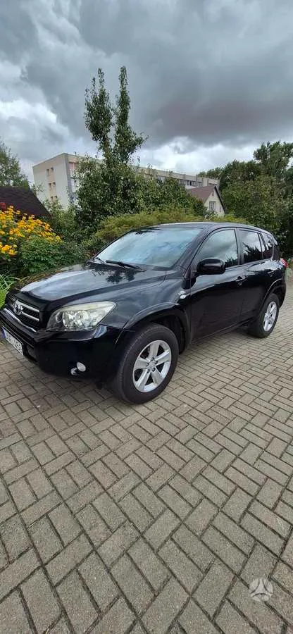Toyota RAV4 - 1