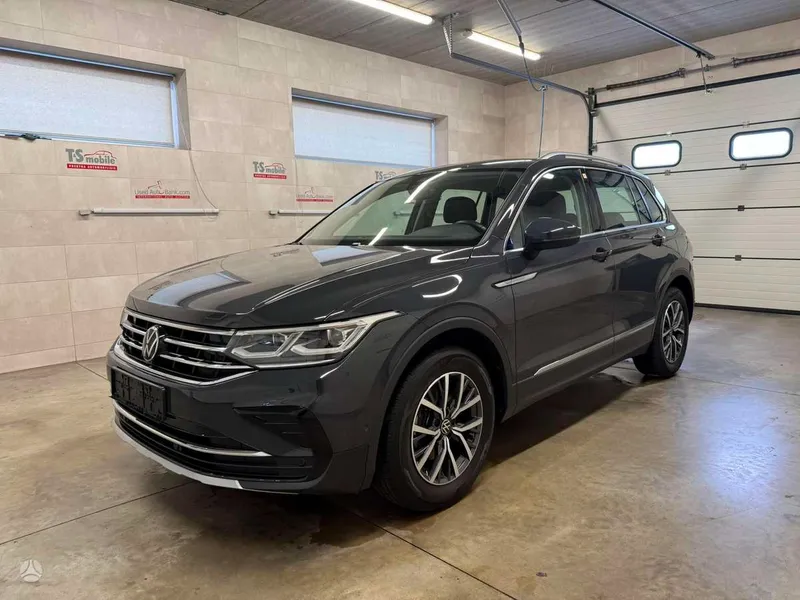 Volkswagen Tiguan - 1
