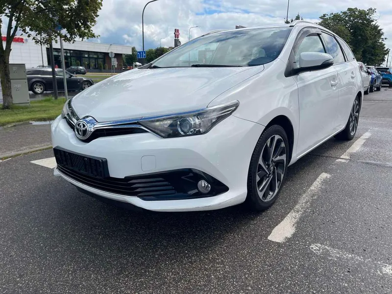 Toyota Auris - 1
