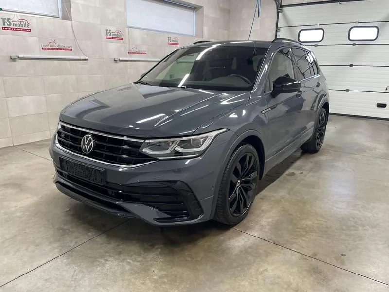 Volkswagen Tiguan - 1