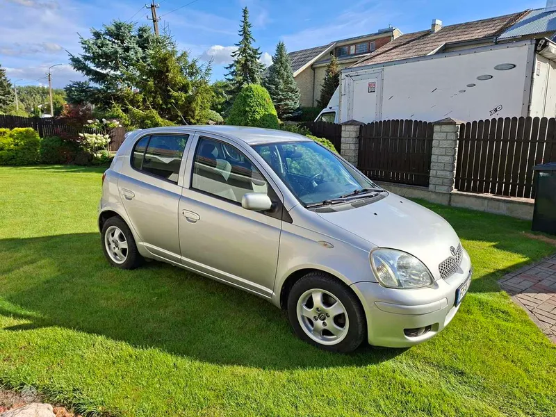 Toyota Yaris - 1