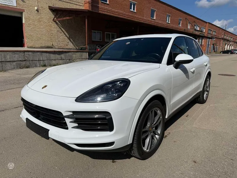 Porsche Cayenne - 1