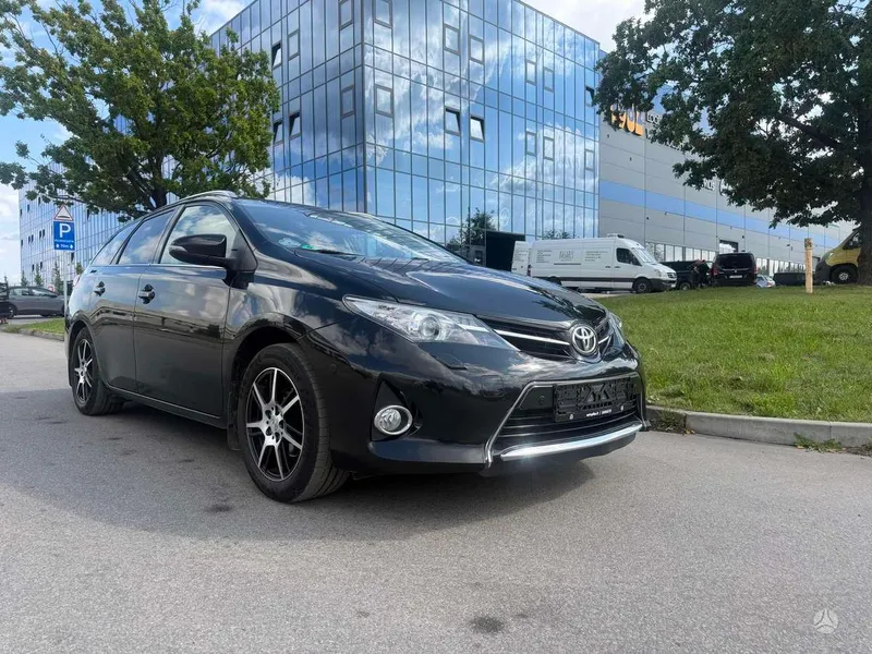 Toyota Auris - 1