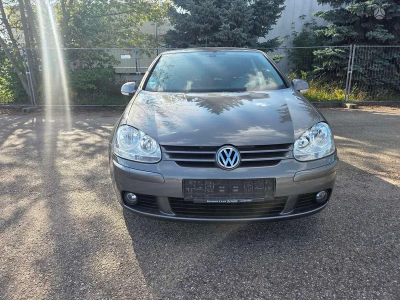 Volkswagen Golf - 1