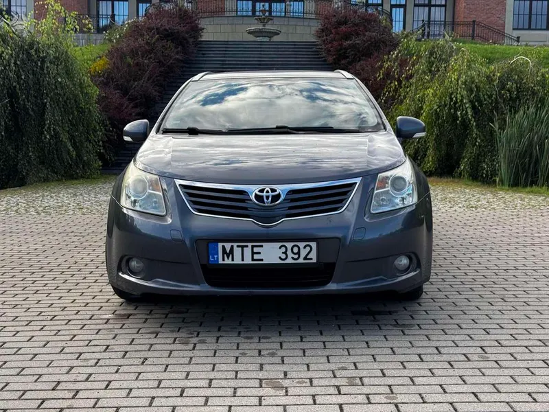 Toyota Avensis - 1
