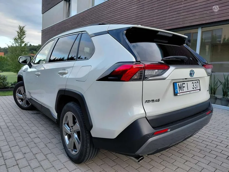 Toyota RAV4 - 1