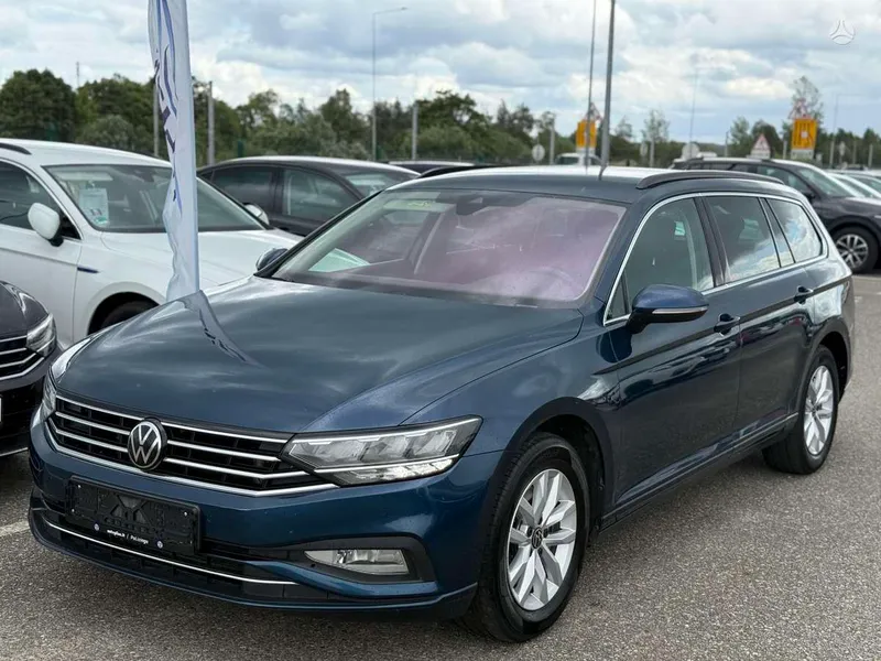 Volkswagen Passat - 1
