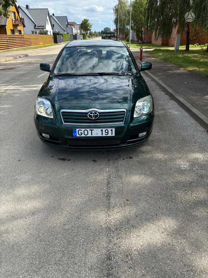 Toyota Avensis - 1