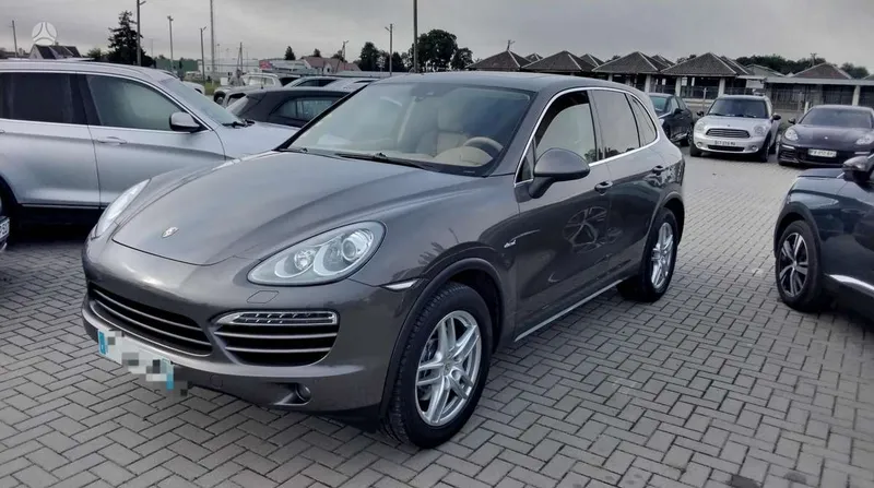 Porsche Cayenne - 1