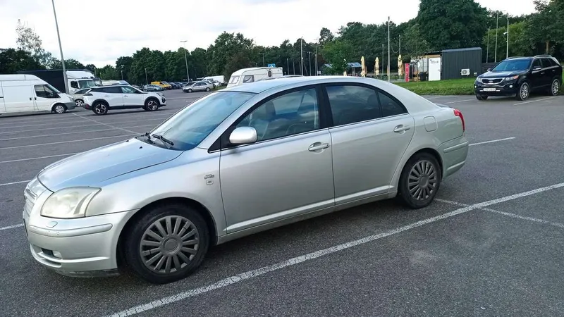 Toyota Avensis - 1