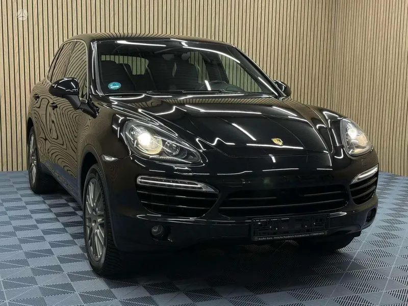 Porsche Cayenne - 1