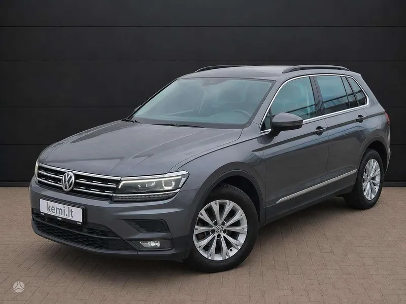 Volkswagen Tiguan - 1