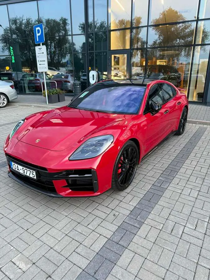 Porsche Panamera - 1