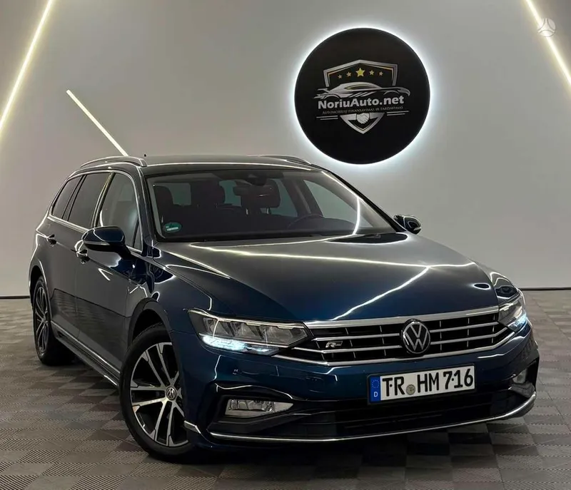 Volkswagen Passat - 1