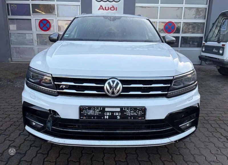Volkswagen Tiguan - 1