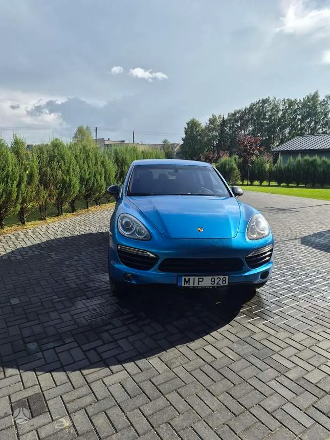 Porsche Cayenne - 1