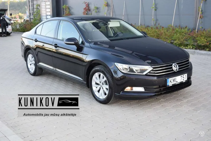 Volkswagen Passat - 1