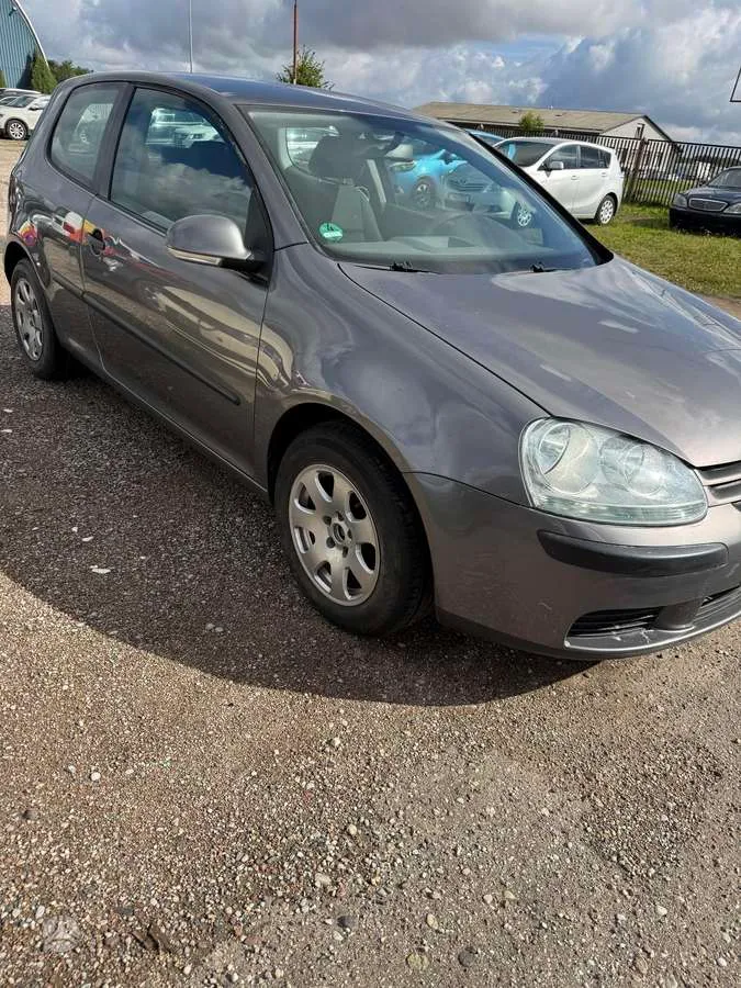 Volkswagen Golf - 1