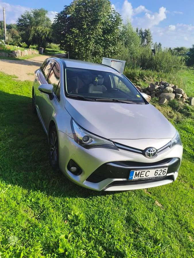 Toyota Avensis - 1