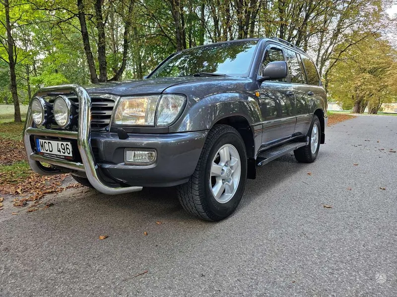 Toyota Land Cruiser - 1