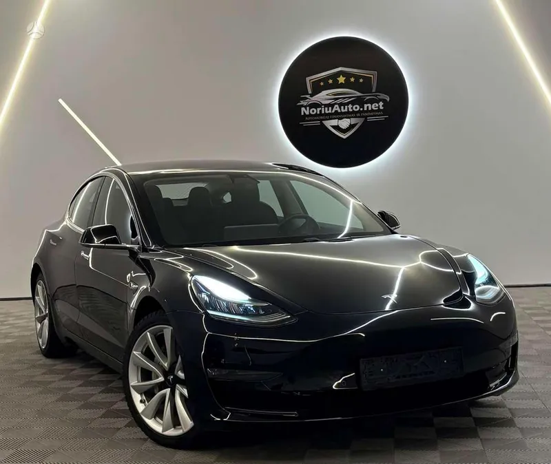 Tesla Model 3 - 1