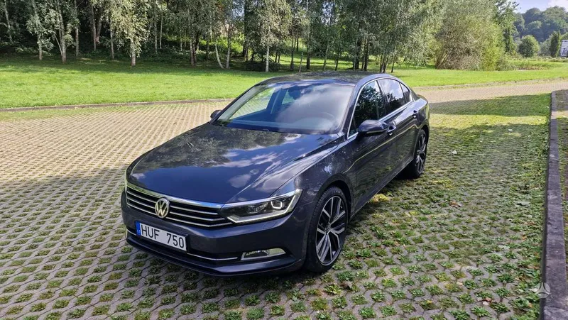Volkswagen Passat - 1