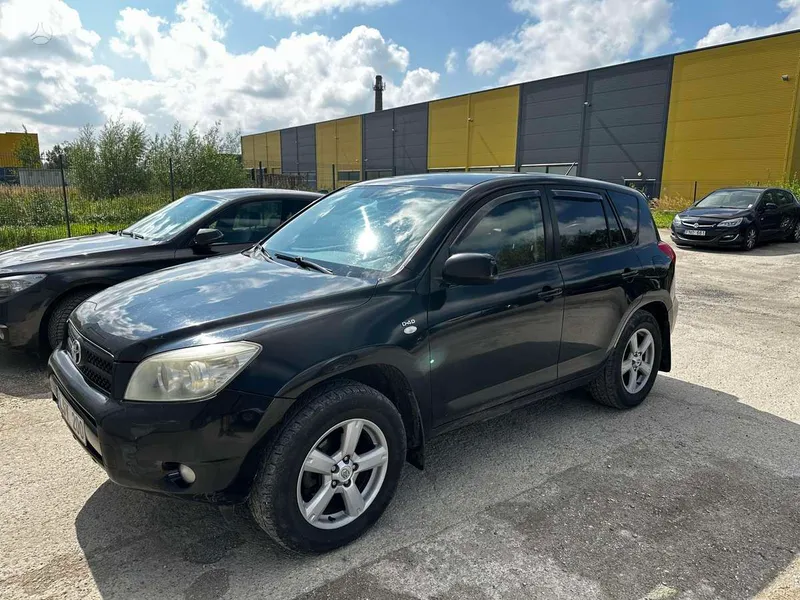 Toyota RAV4 - 1