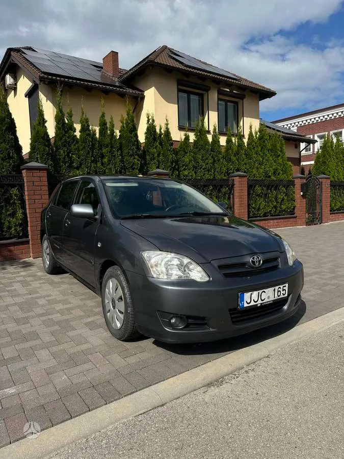 Toyota Corolla - 1