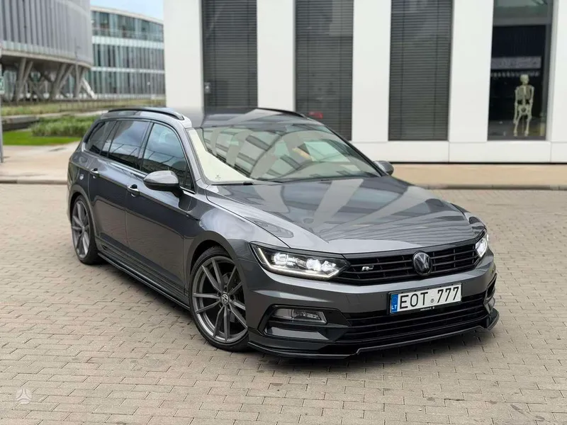 Volkswagen Passat - 1
