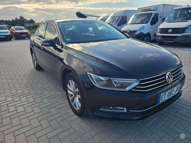 Volkswagen Passat - 1