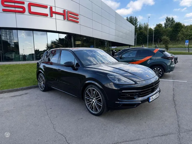 Porsche Cayenne - 1