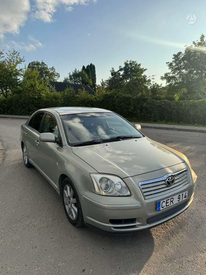 Toyota Avensis - 1