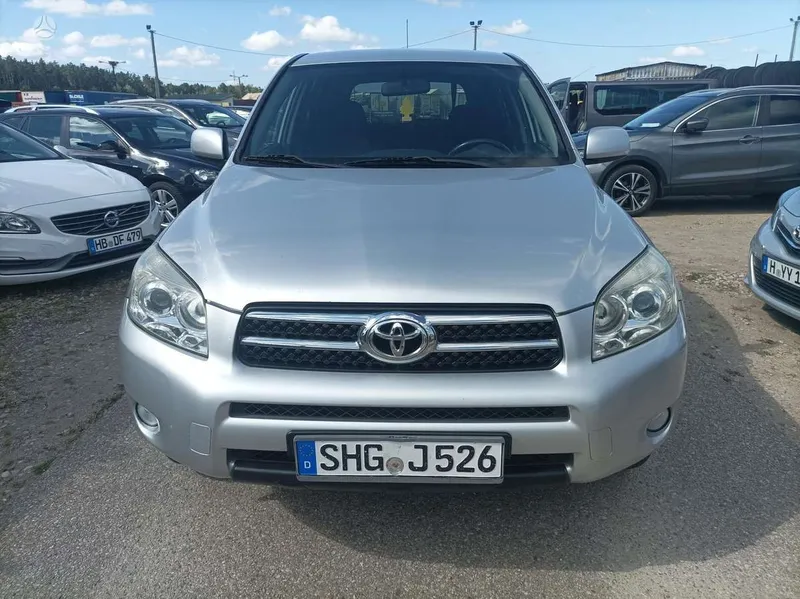 Toyota RAV4 - 1