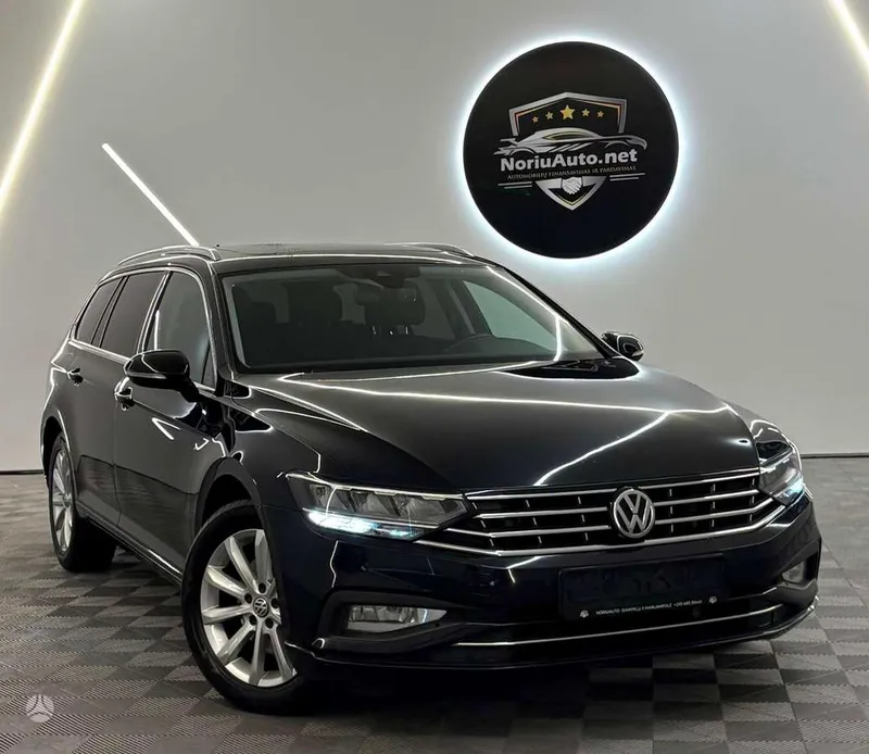 Volkswagen Passat - 1