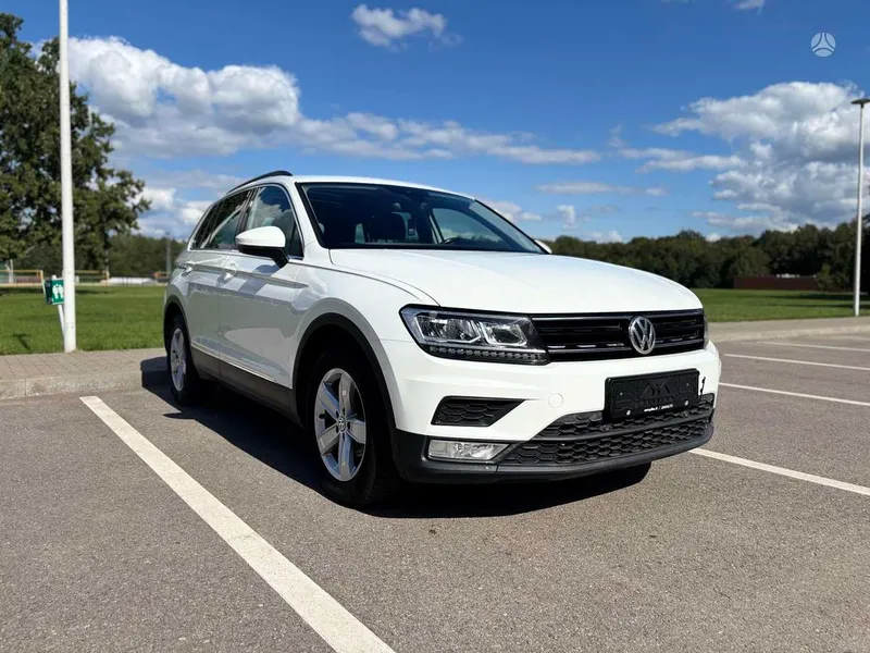 Volkswagen Tiguan - 1