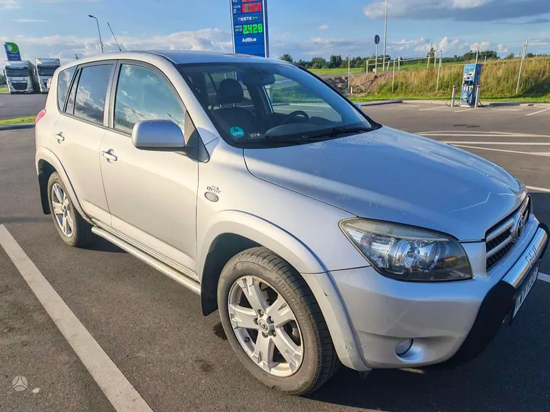 Toyota RAV4 - 1