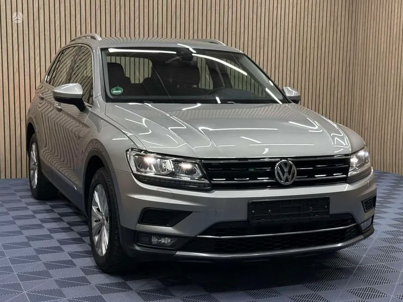 Volkswagen Tiguan - 1