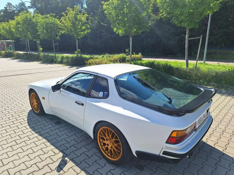 Porsche 944 - 1