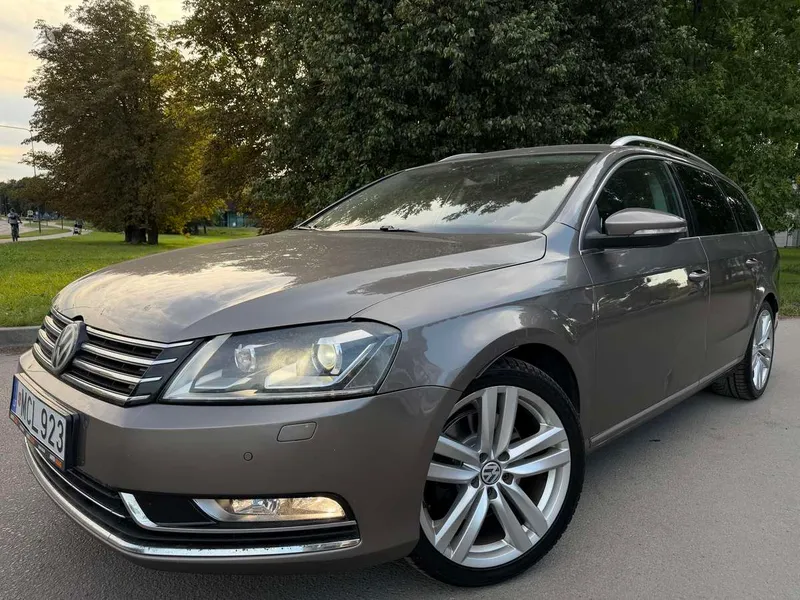 Volkswagen Passat - 1