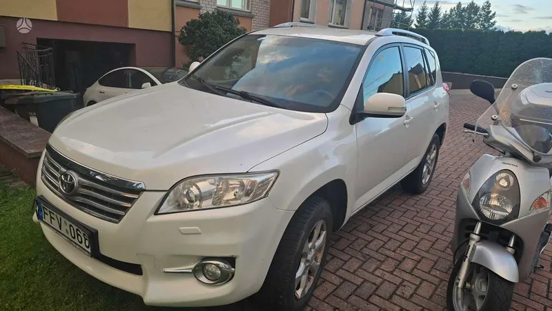 Toyota RAV4 - 1