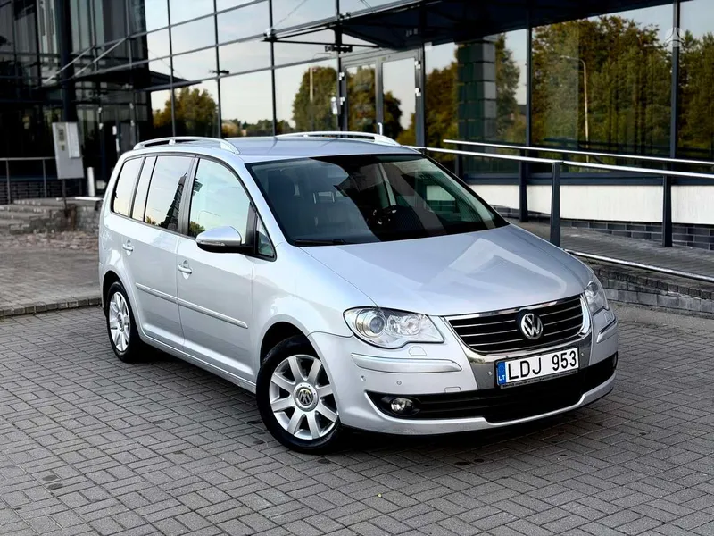 Volkswagen Touran - 1