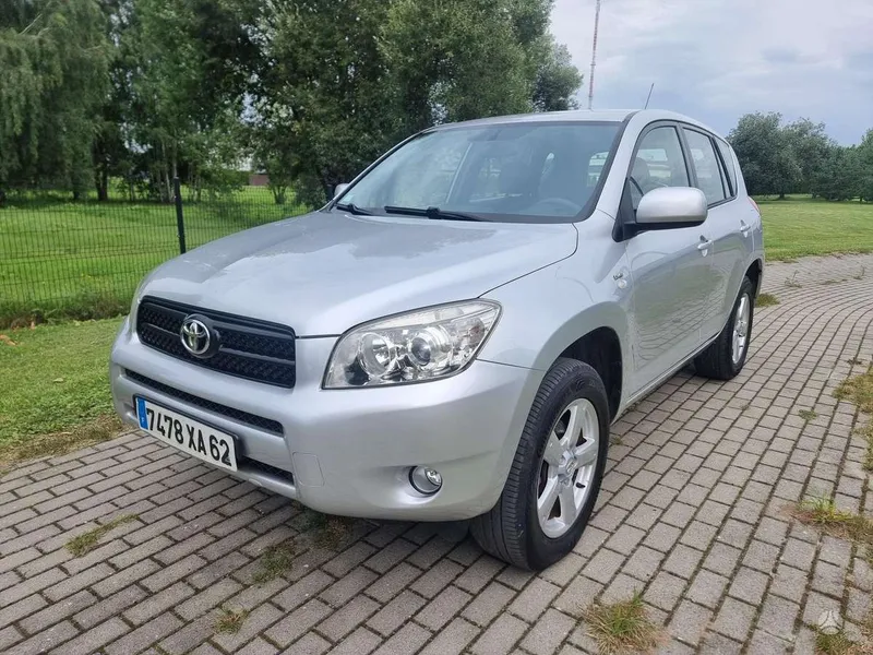 Toyota RAV4 - 1