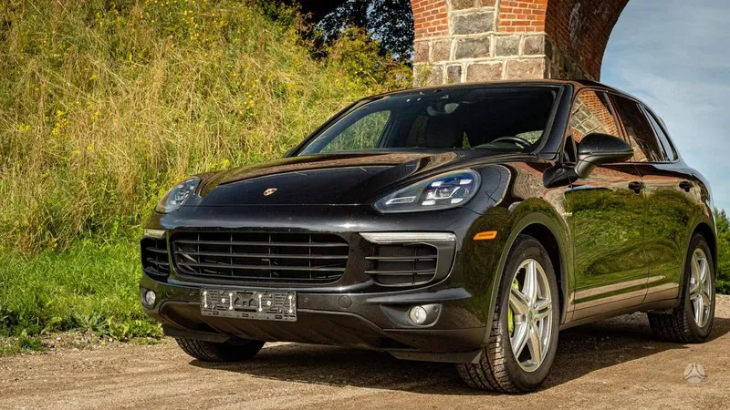 Porsche Cayenne - 1