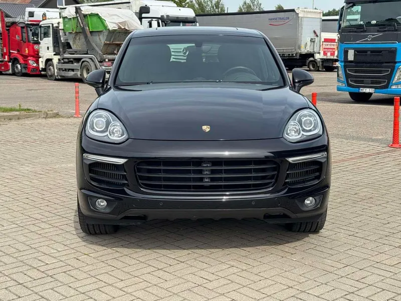 Porsche Cayenne - 1