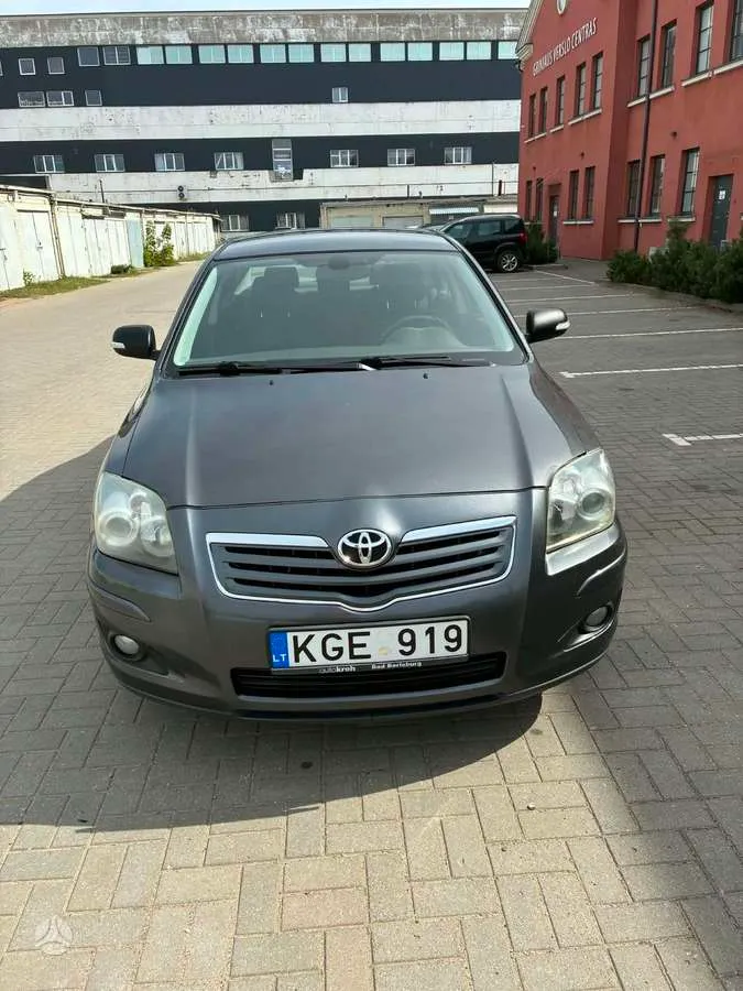 Toyota Avensis - 1