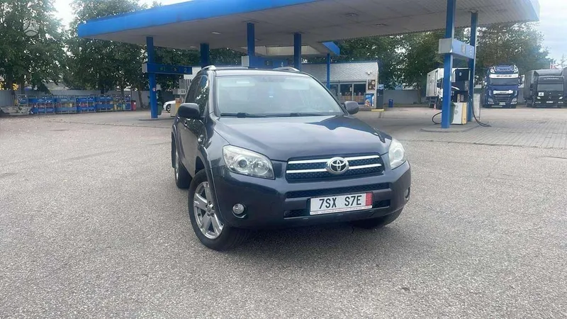 Toyota RAV4 - 1