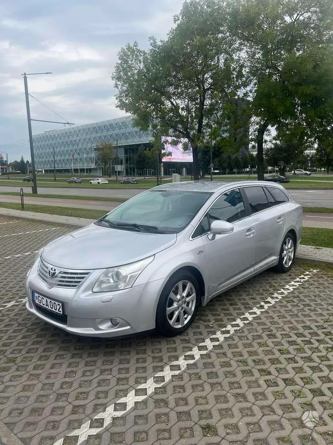 Toyota Avensis - 1